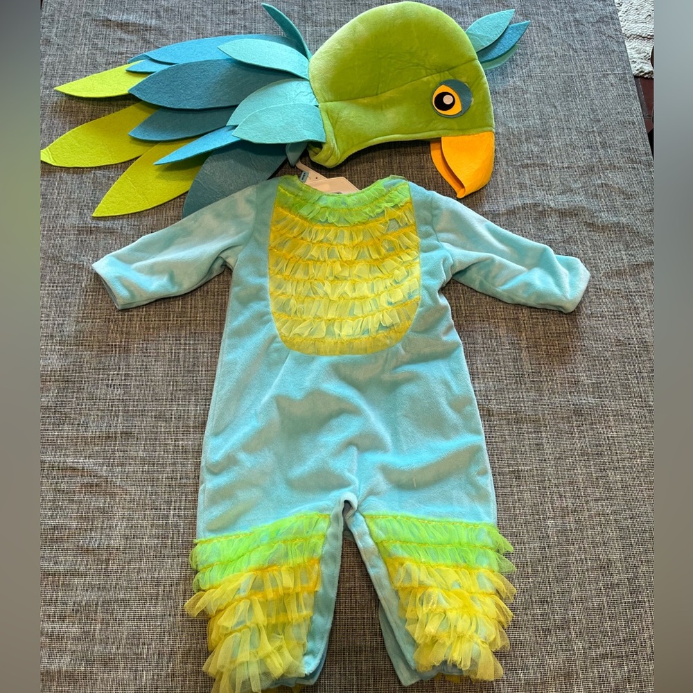 Baby bright parrot costume, 6-12 months. Worn once.🎃🎃🎃